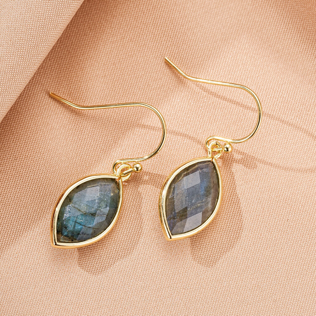 Boucles d’oreilles en labradorite : élégance et énergie