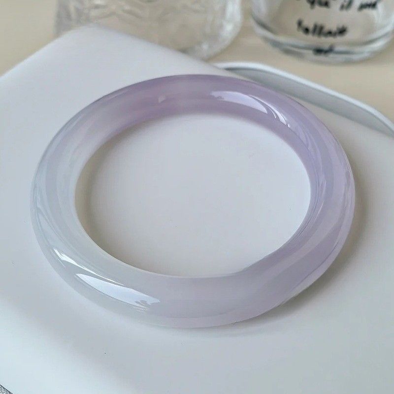 Jonc en jadéite blanche et lavende