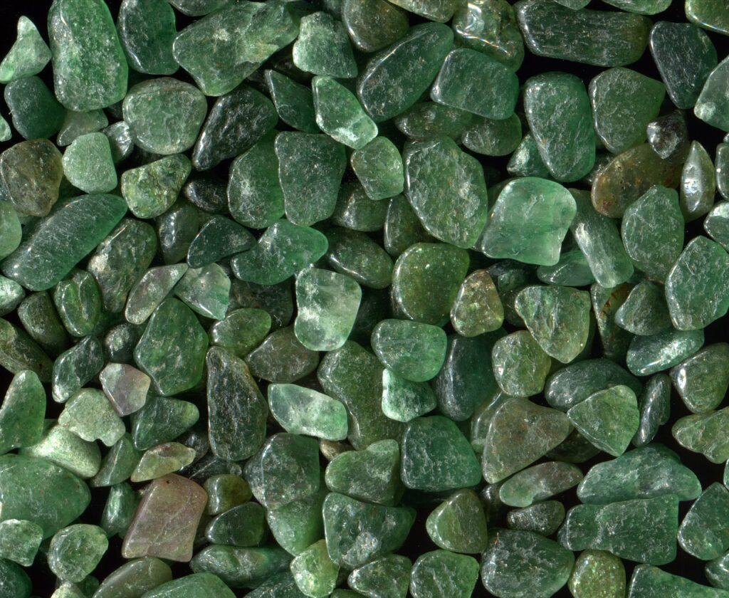 Tout savoir sur la pierre d'Aventurine : Origines, Vertus, Signification et Bijoux d'Abondance