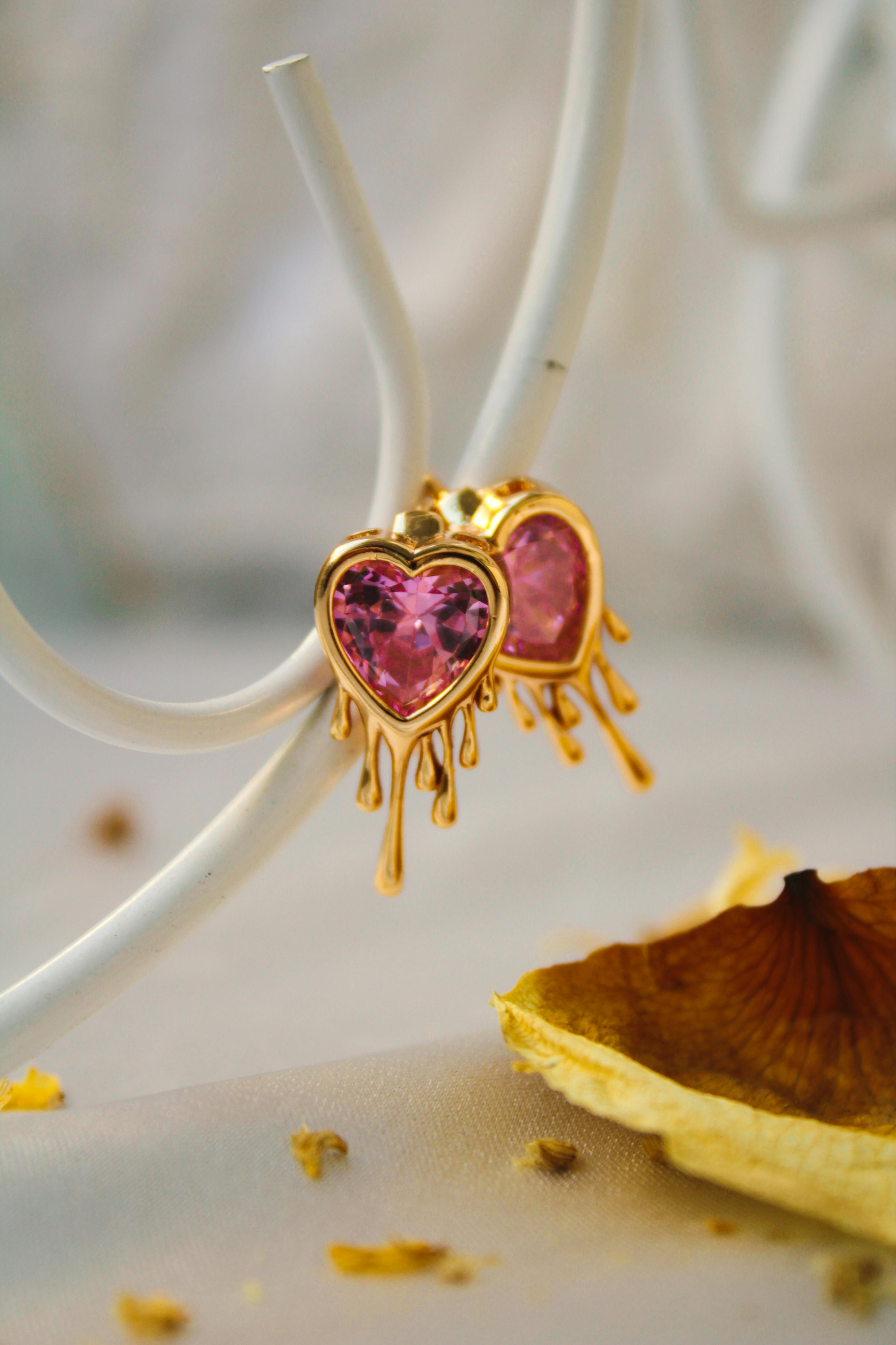 Boucles d'oreilles Cœur : Comment porter ce classique avec élégance ?