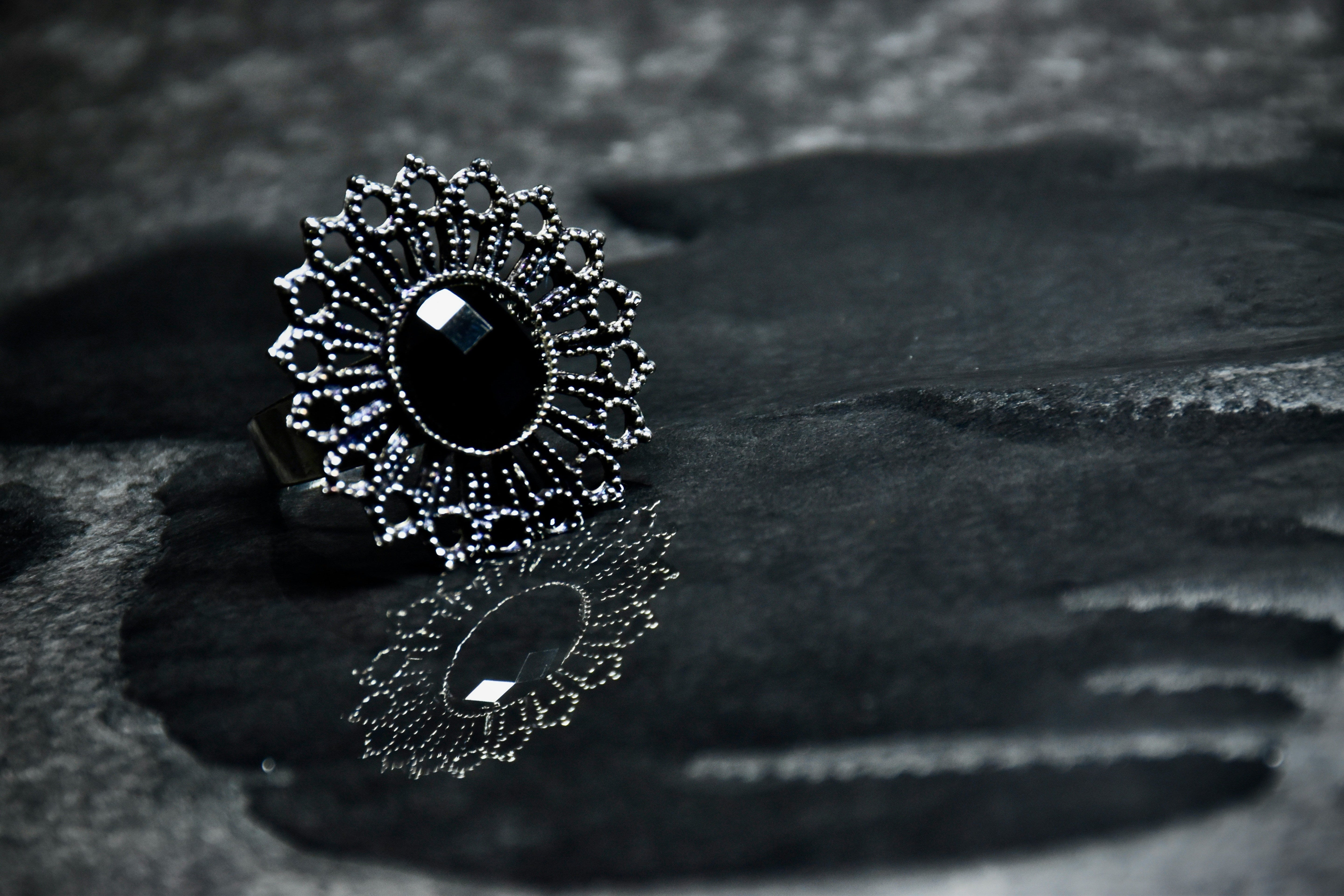 Bague Obsidienne : Force et Clarté au Bout des Doigts