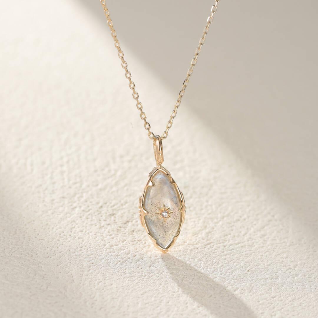 Collier Labradorite – Apaisement Cosmique, Argent Plaqué Or
