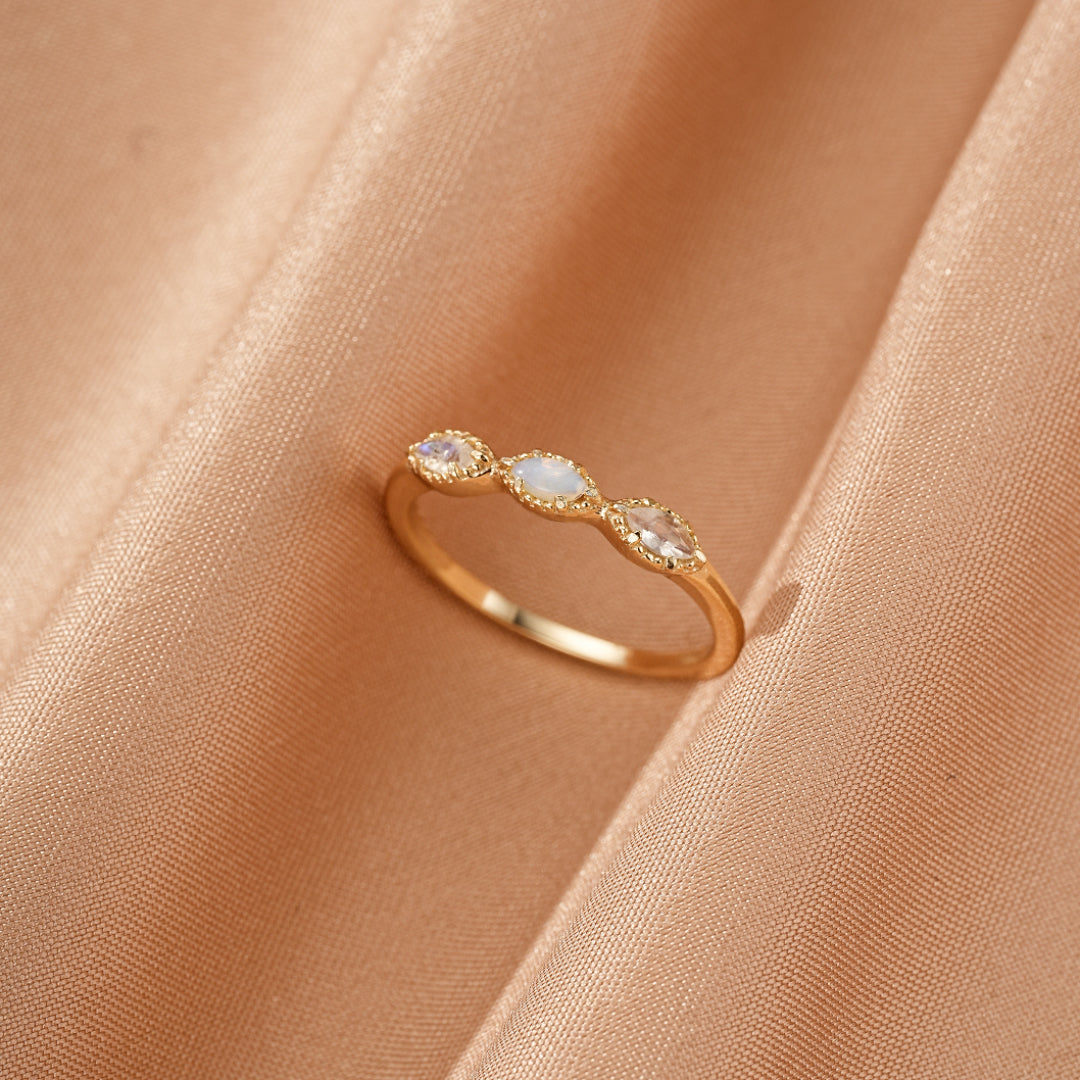 Bague Opale et Pierre de Lune – Harmonie Astrale, Argent Plaqué Or