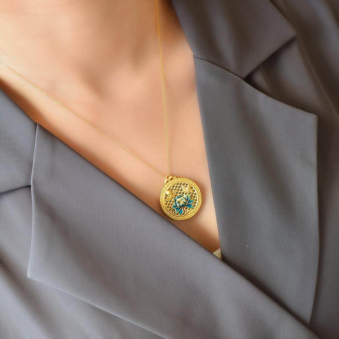 Pendentif 'Paix Intérieure' Lotus en Jade Blanc