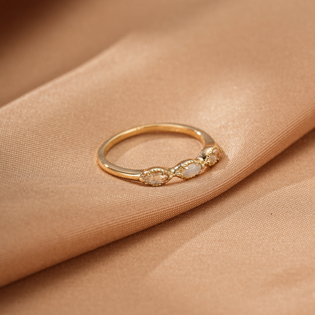 Bague Opale et Pierre de Lune – Harmonie Astrale, Argent Plaqué Or
