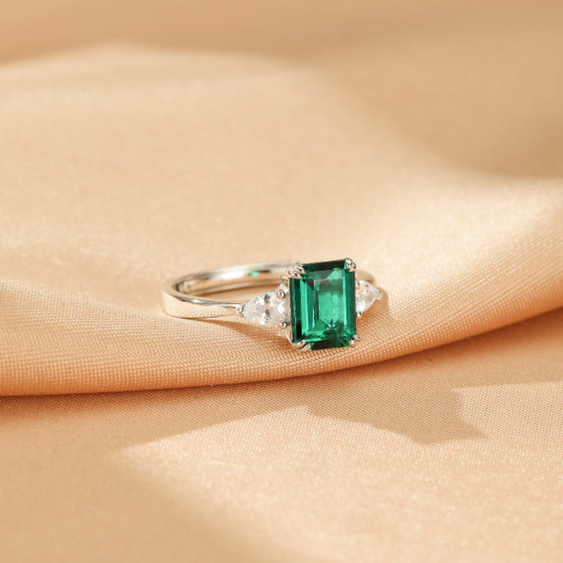 Emerald Ring – Royal Treasure, Silver