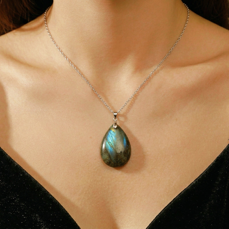 Collier Labradorite – Éclat Boréal