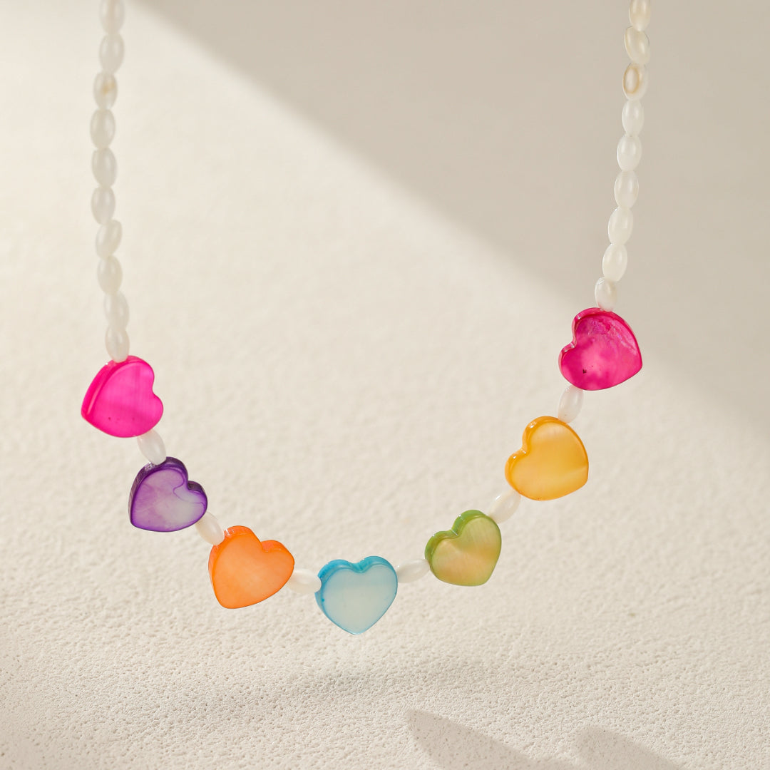 Collier Enfant Nacre – Cœurs Arc-en-Ciel
