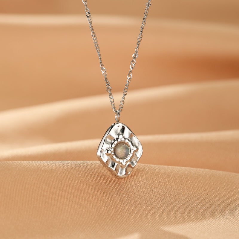 Collier Labradorite – Reflet Lunaire
