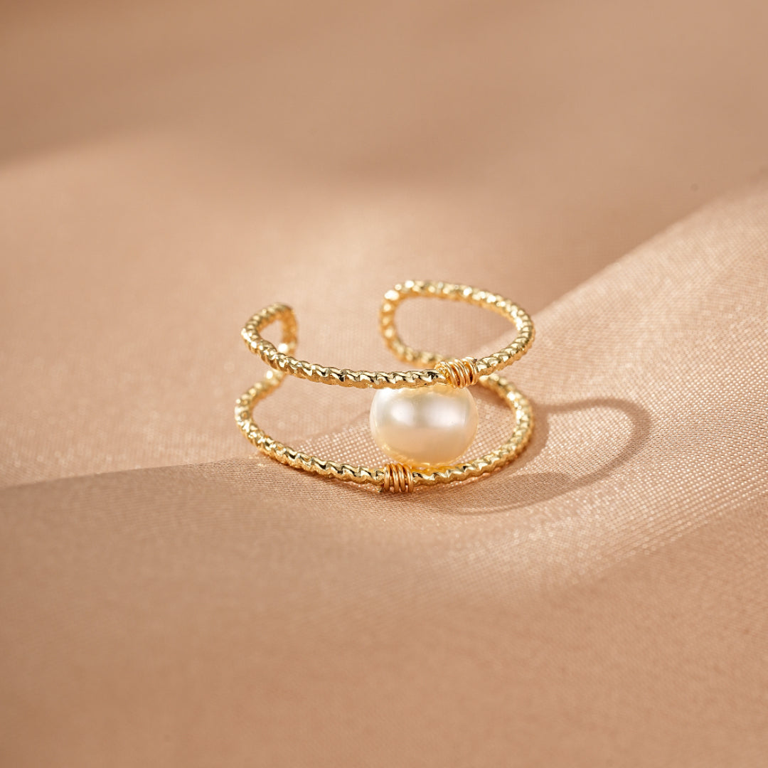 Pearl Ring – Luminous Twist
