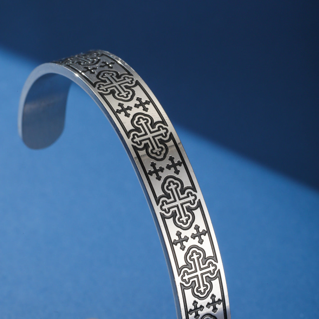 Bangle Bracelet – Eternity Knot