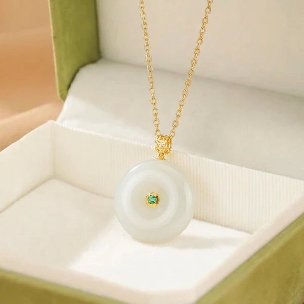 Collier Jade Néphrite – Instant Suspendu, Or 18K