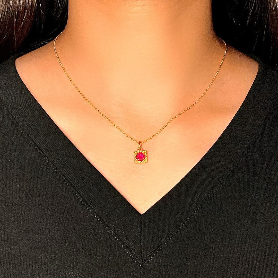 Collier Cornaline – Cube Éclat Rubis, Argent Plaqué Or 10k