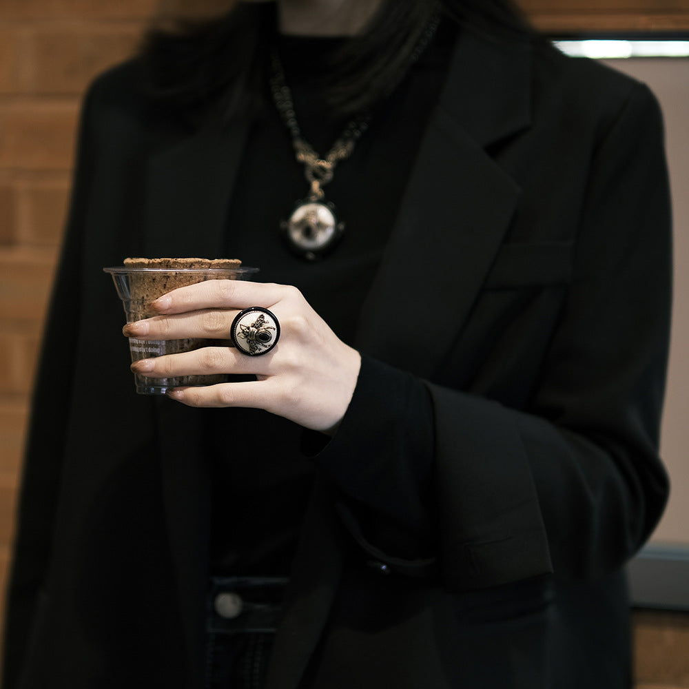 Bague Agate Noire – Abeille Royale