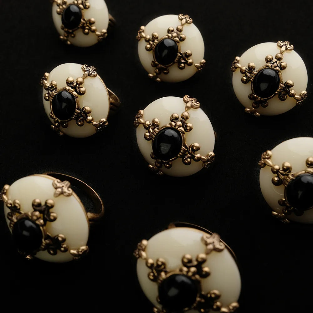 Bague Agate Noire – Fleur de Lys