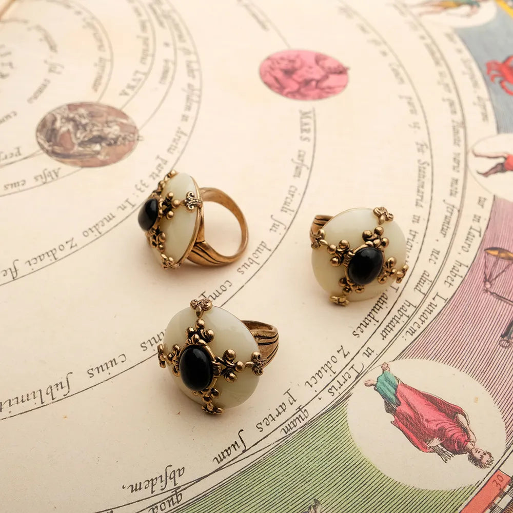 Bague Agate Noire – Fleur de Lys