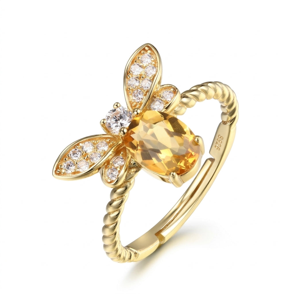 Bague Vol Lumineux avec pierre citrine ovale, sertie en argent plaqué or 14K avec détails en zircons en forme de papillon.