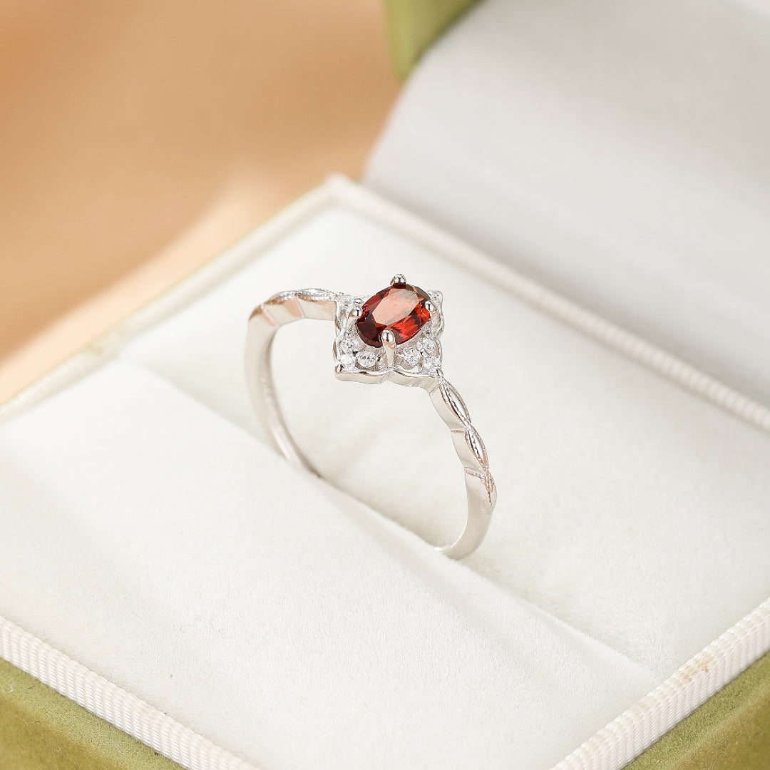Bague Grenat – Élégance Antique, Argent