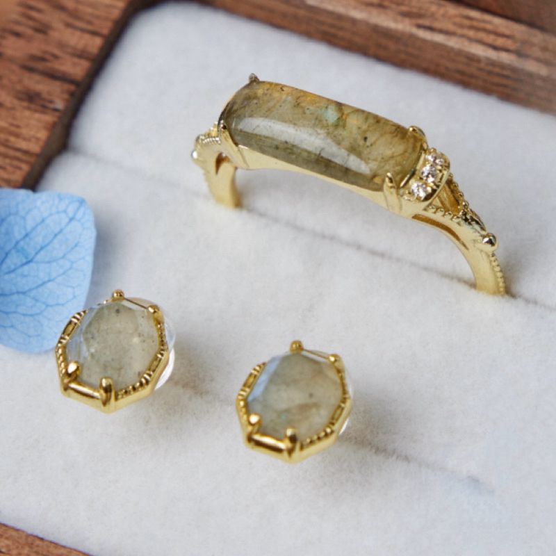 Labradorite Ring – Lustrous Momentum, Gold Plated Silver