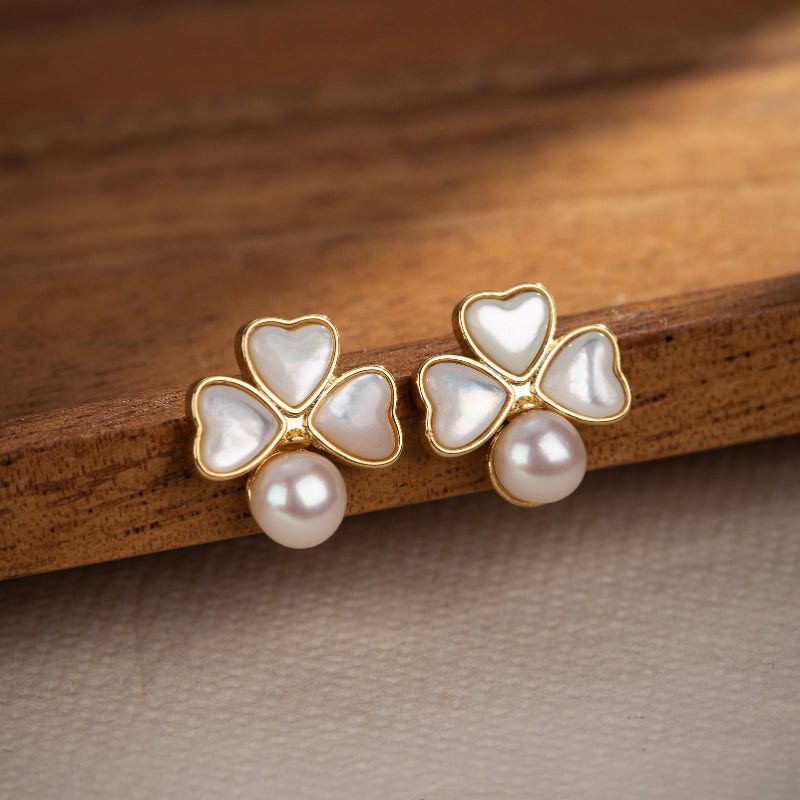 Pearl Clover Earrings – Fleurs de Lune, Gold Plated