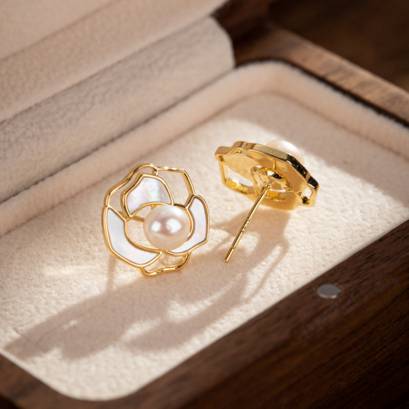 Boucles d'Oreilles Perle – Éclat Doré, Papillon Nacré, Plaqué or