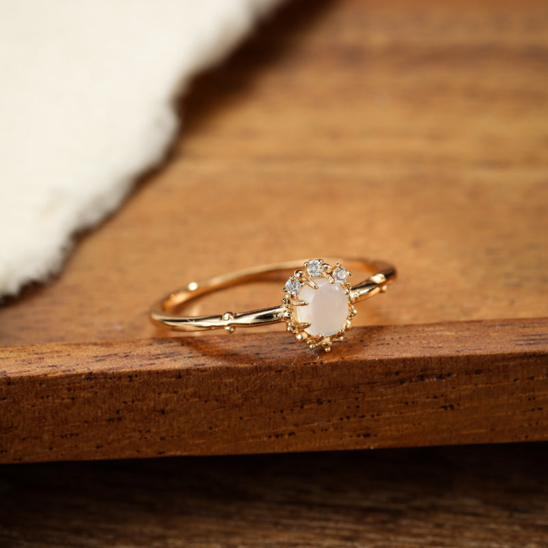 Bague Pierre de Lune – Élégance Lustrée, Argent Plaqué Or