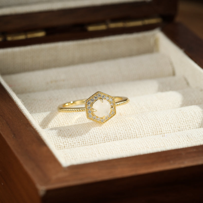 Bague Pierre de Lune – Hexagone Lumineux, Argent Plaqué Or