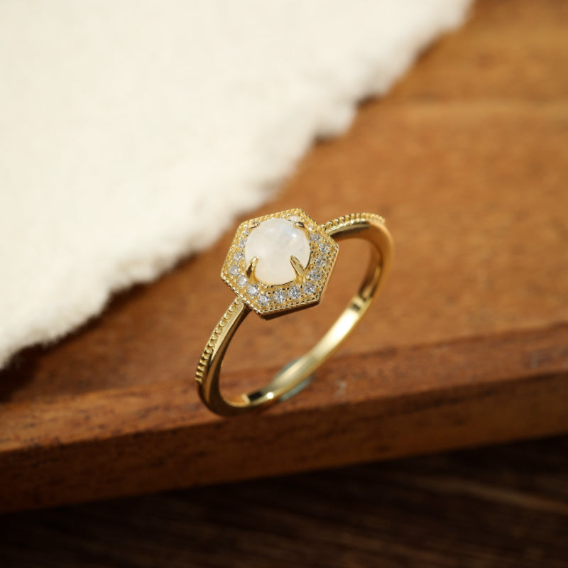 Bague Pierre de Lune – Hexagone Lumineux, Argent Plaqué Or