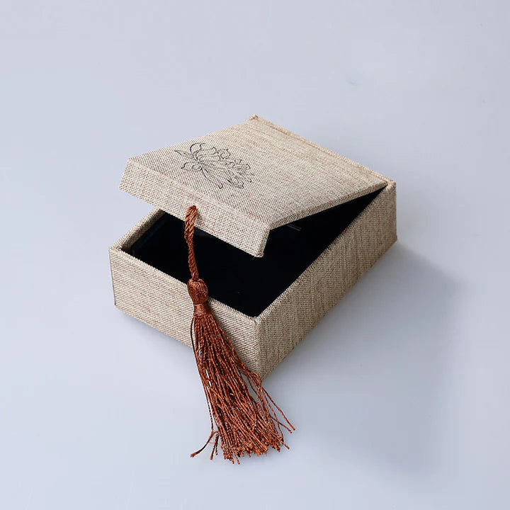 boite cadeau en lin gris pendentif
