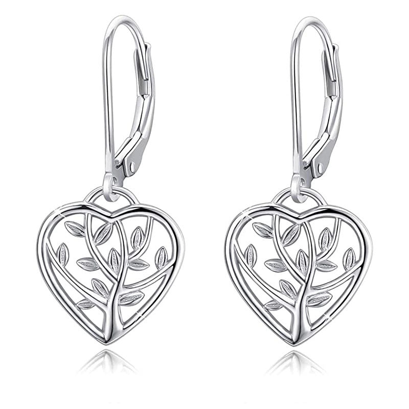 Paire de boucles d'oreilles en argent 925 avec un motif de cœur stylisé représentant l'arbre de vie et ses feuilles.