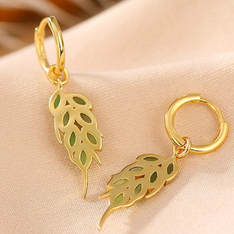 Boucles d'Oreilles Jade – Feuilles de Sérénité, Argent Plaqué Or