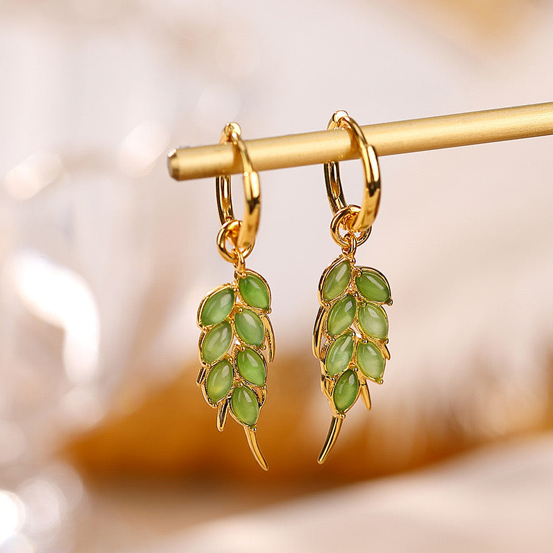 Boucles d'Oreilles Jade – Feuilles de Sérénité, Argent Plaqué Or