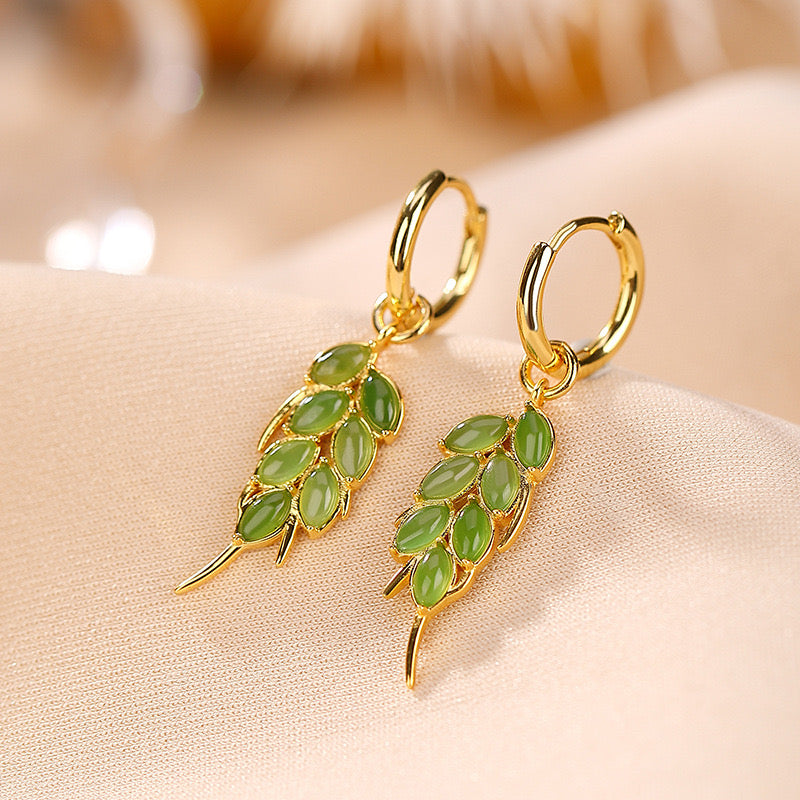 Boucles d'Oreilles Jade – Feuilles de Sérénité, Argent Plaqué Or