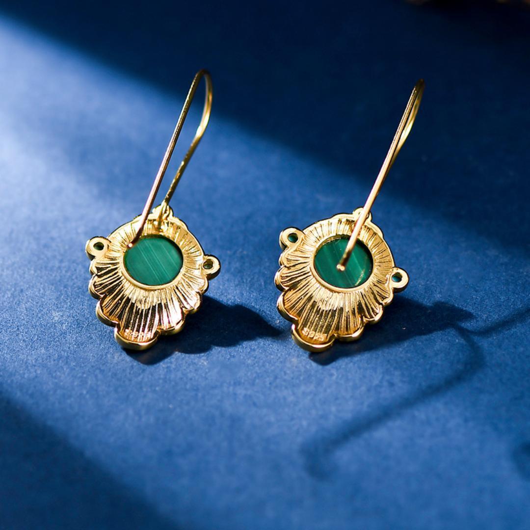 Boucles d'Oreilles Malachite – Feuille Dorée, Argent Plaqué Or