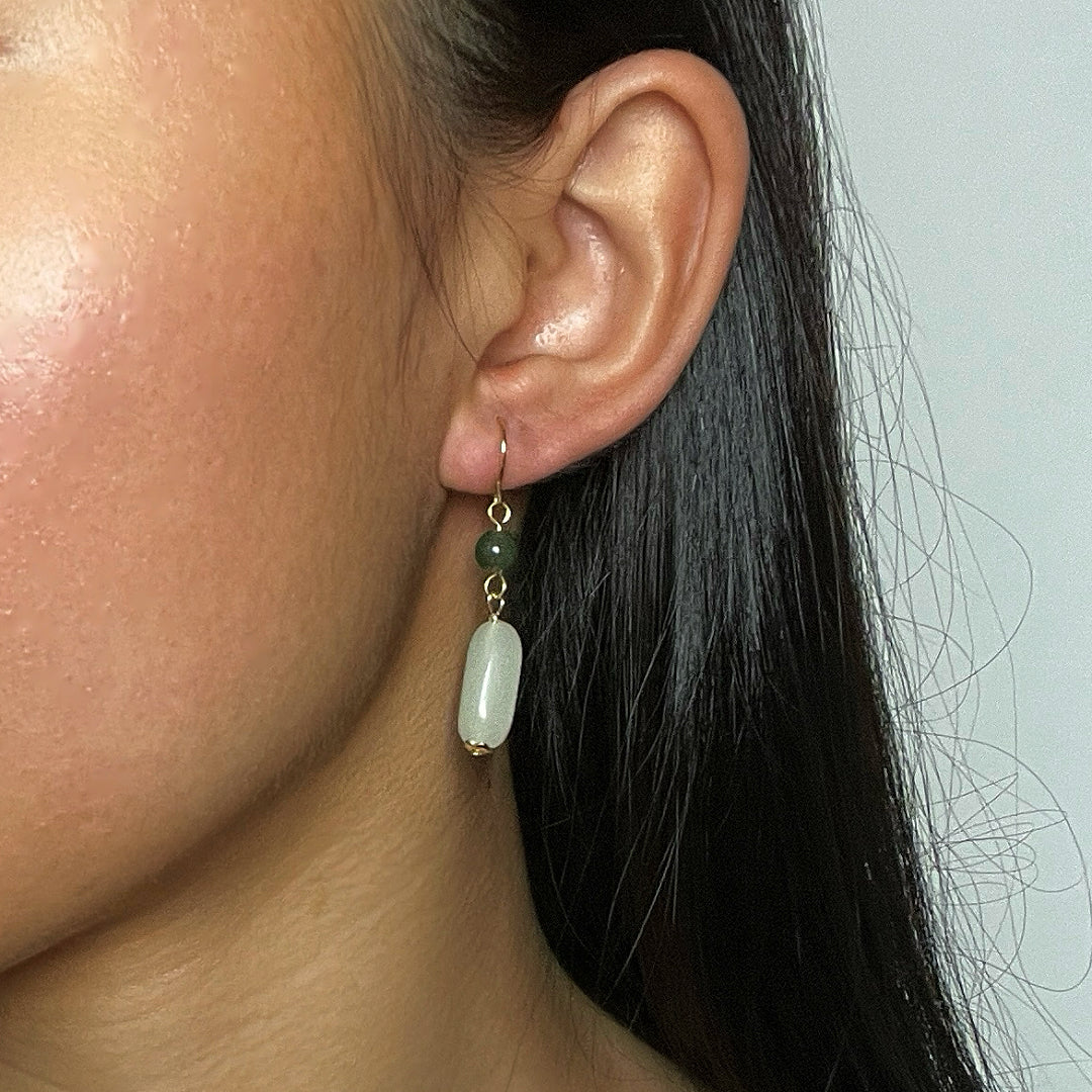 Boucles d’Oreilles Créoles Jade – Sérénité Courbée, Argent