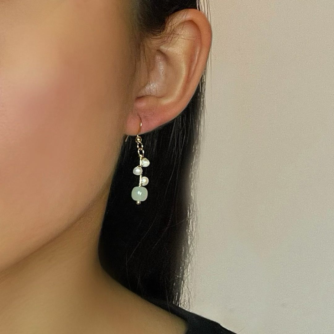 Boucles d’Oreilles Jade Néphrite et Perles – Élégance Naturelle