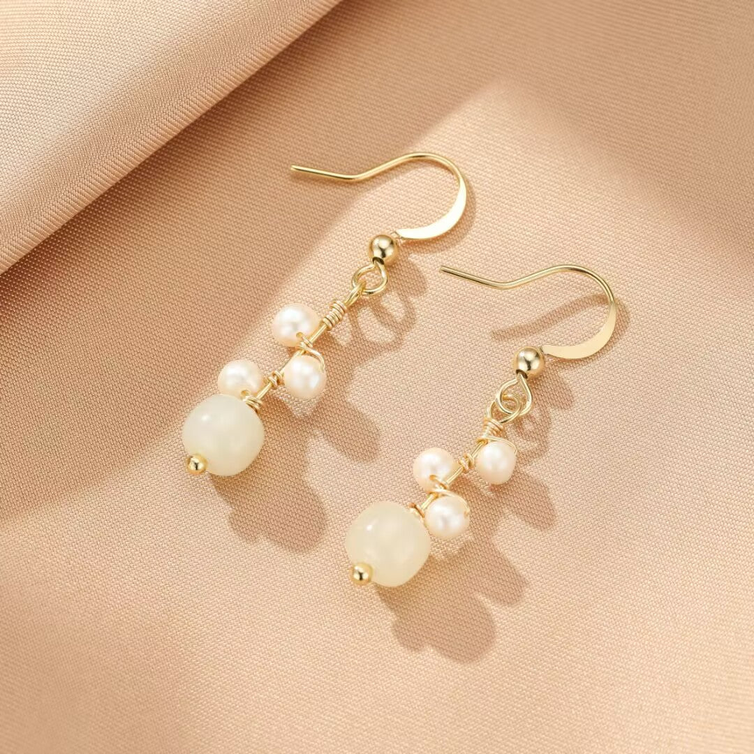 Boucles d’Oreilles Jade Néphrite et Perles – Élégance Naturelle
