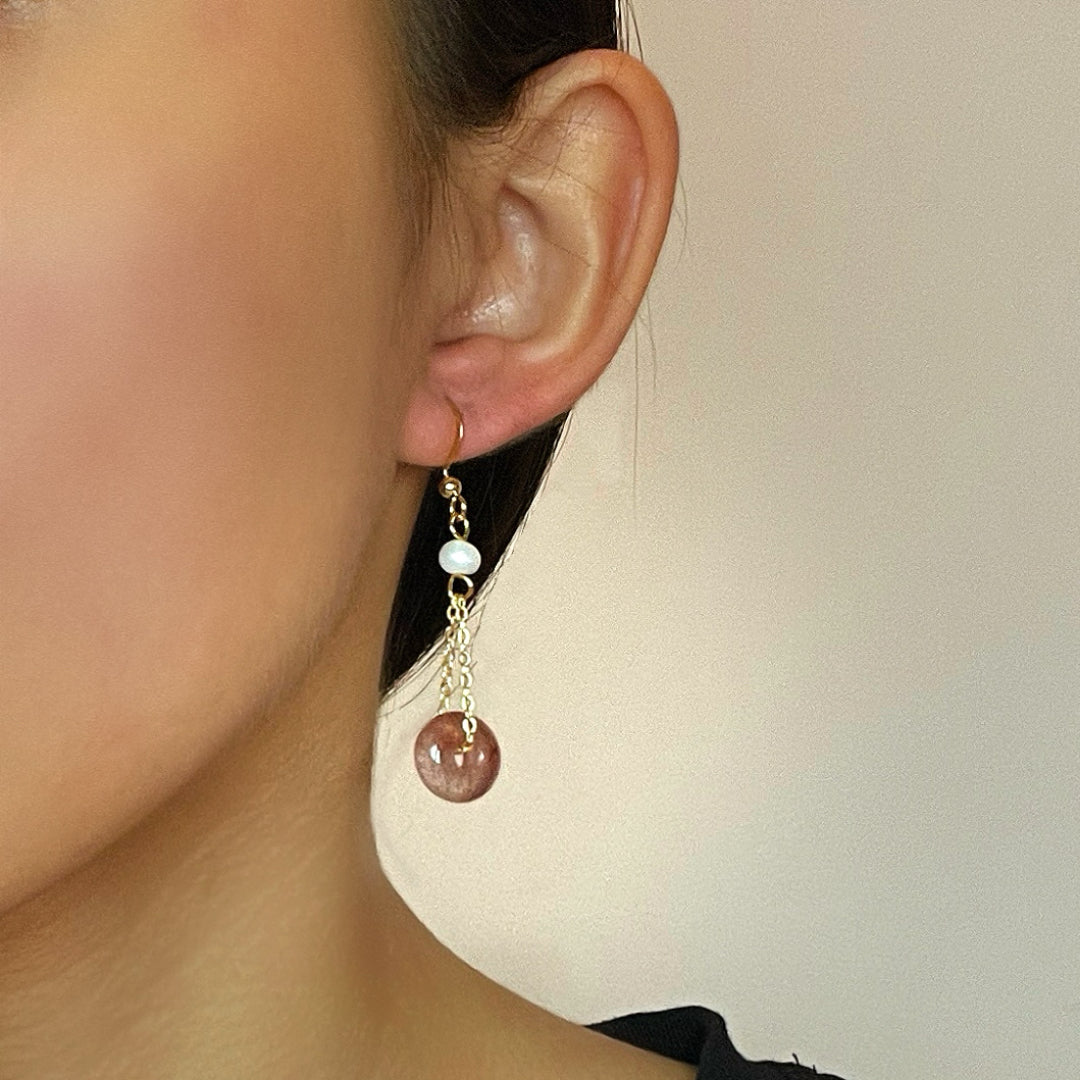 Boucles d’oreilles Quartz Fraise et Perle – Éclat Délicat