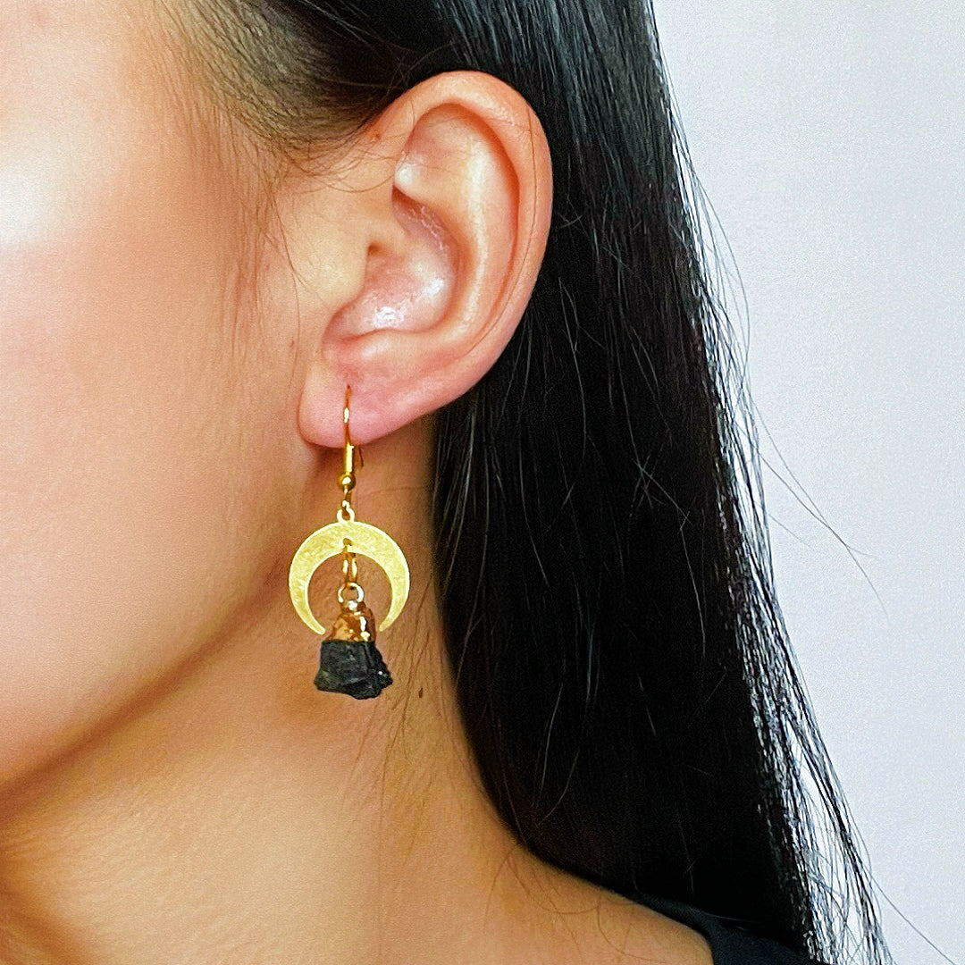 Boucles d’Oreilles Tourmaline Noire – Lune Sombre