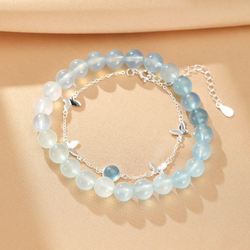 Bracelet double rang en aigue-marine naturelle et argent 925 orné de petits papillons argentés.