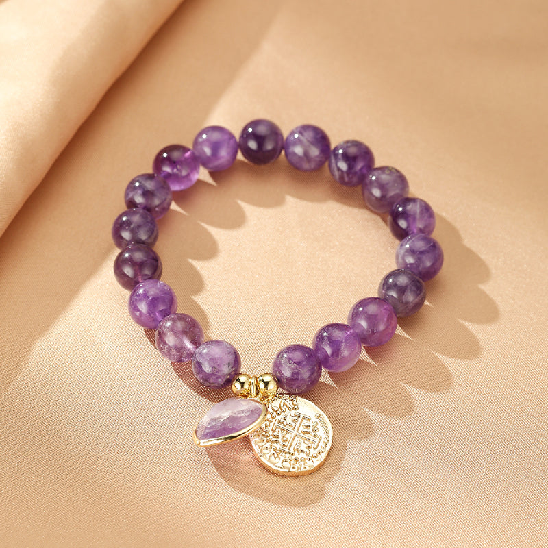 Bracelet "Cœur de Royauté" en améthyste naturelle avec breloque dorée gravée et pierre assortie.