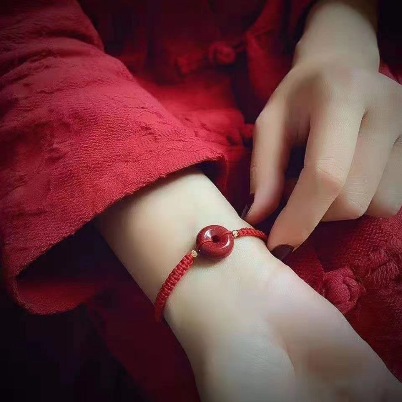 Tibetan Couple Bracelet "Robin" in Cinnabar and Red Thread