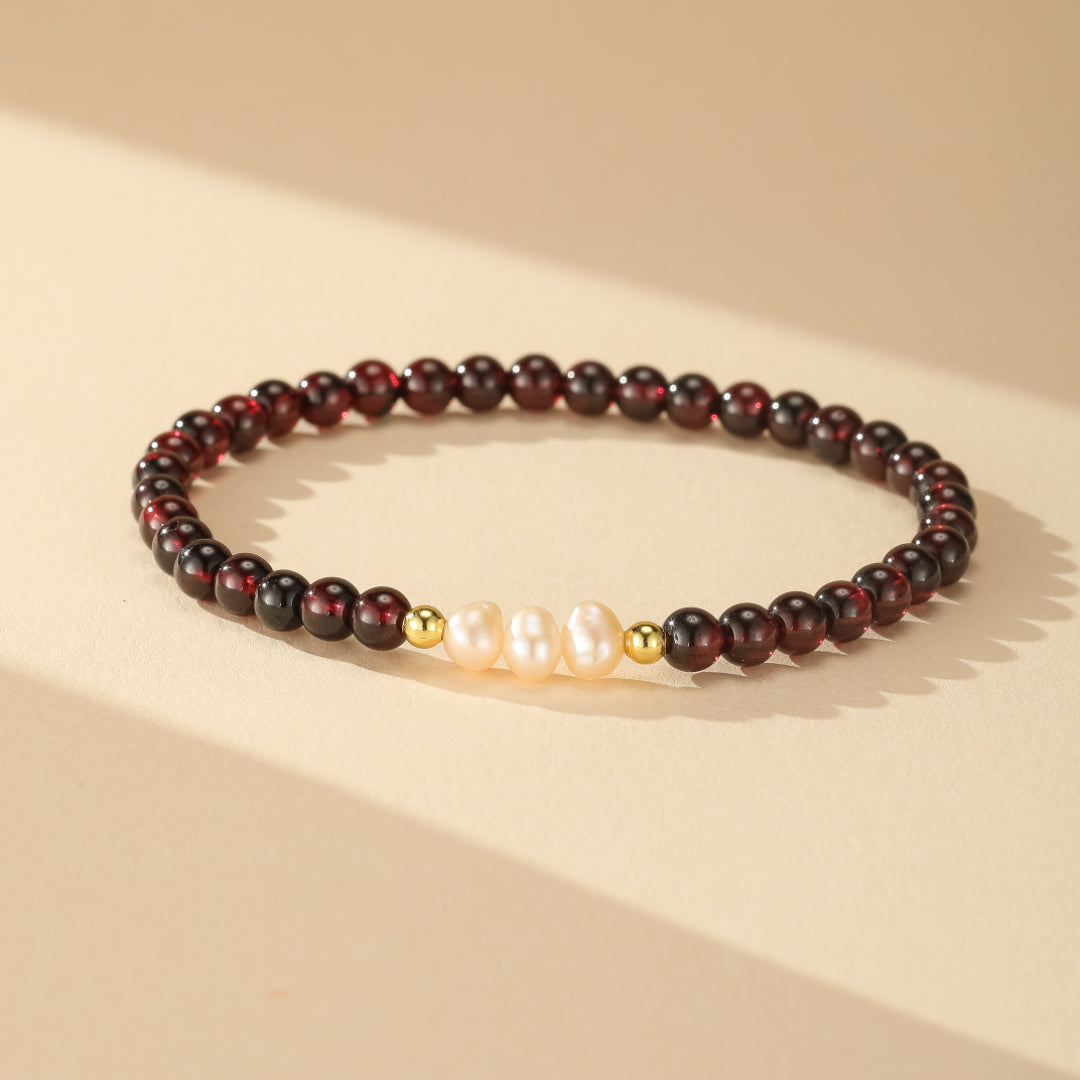 Bracelet Grenat et Perle – Murmures du Crépuscule, Or 14K Laminé