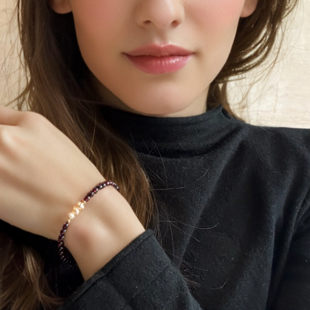Bracelet Grenat et Perle – Murmures du Crépuscule, Or 14K Laminé
