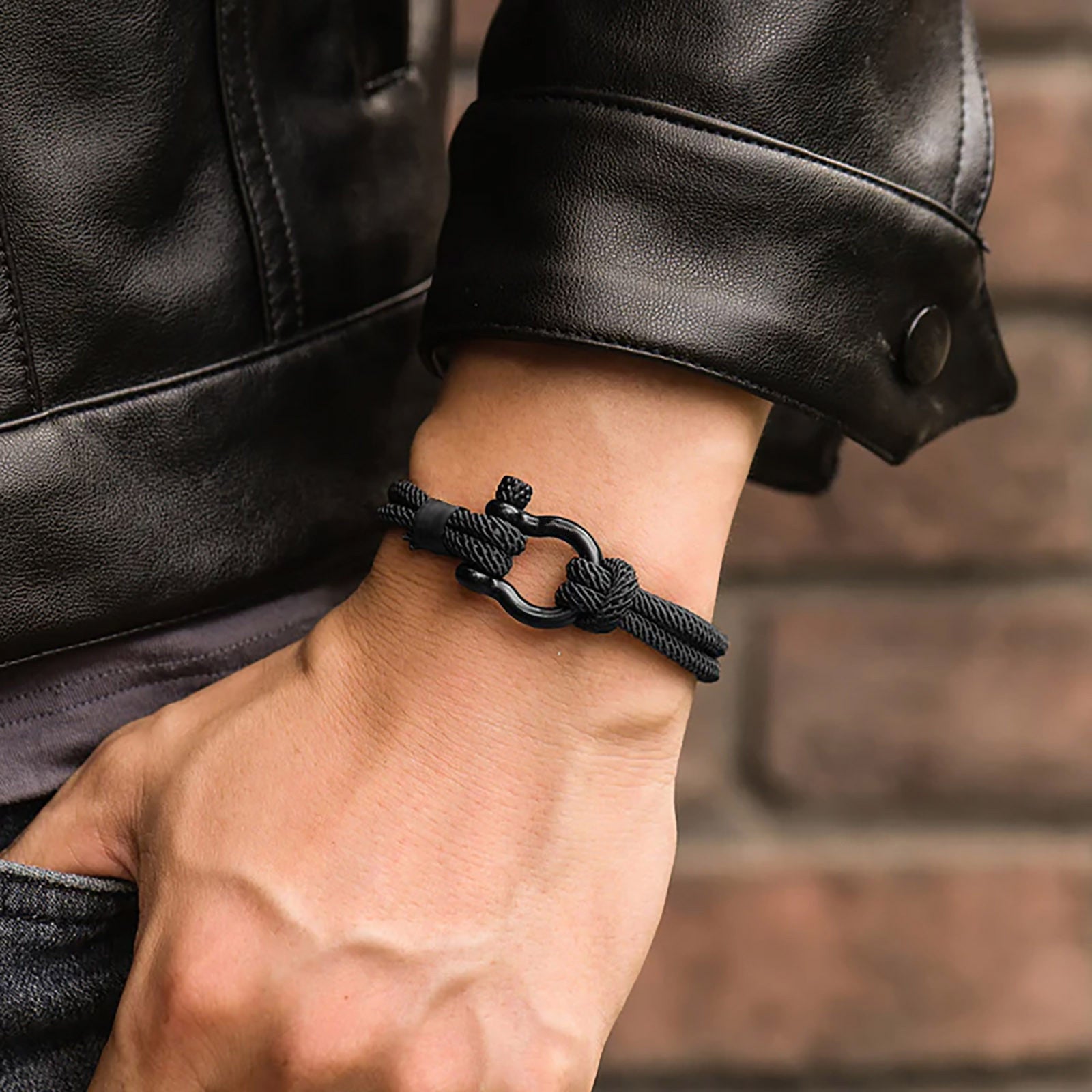 Bracelet en corde Milan noir pour homme avec fermoir mousqueton noir, style marin