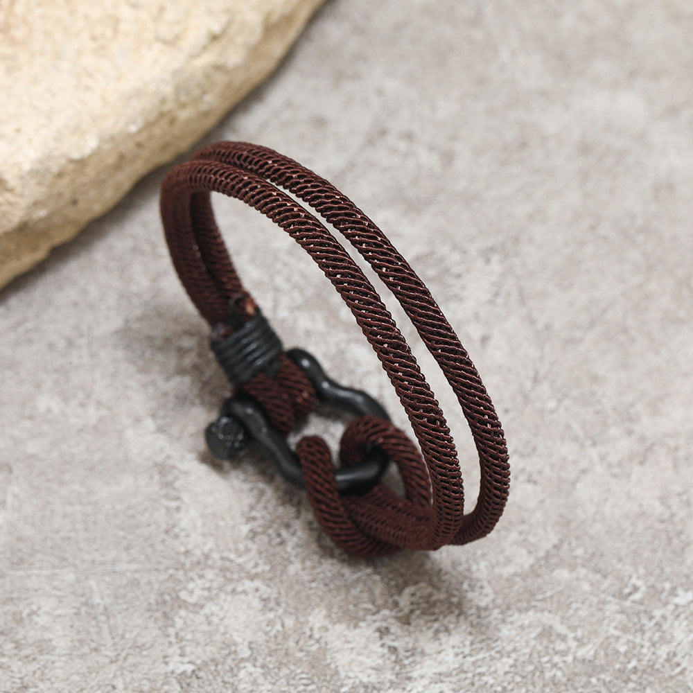 Bracelet homme en corde Milan marron avec fermoir en U noir.
