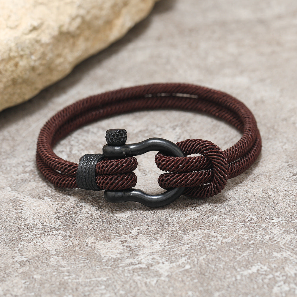 Bracelet homme corde Milan marron avec fermoir mousqueton noir mat.