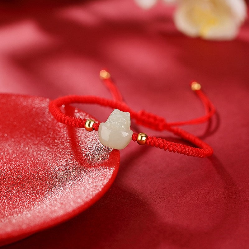 Bracelet Jade – Bébé Dragon, Fil Rouge