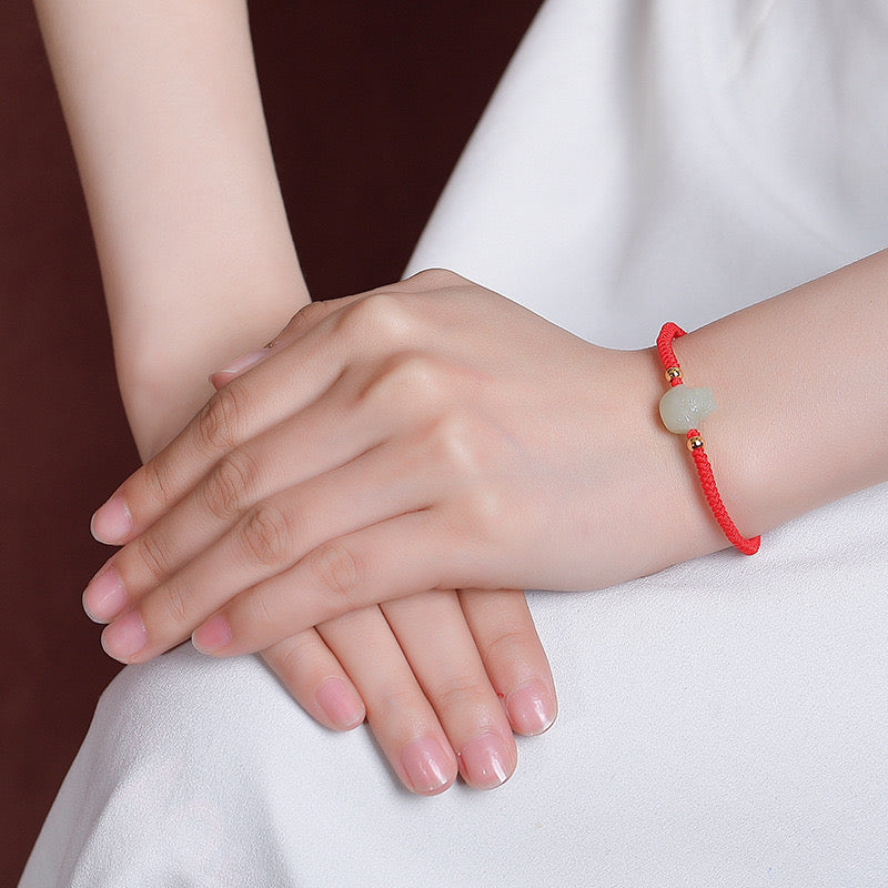 Bracelet Jade – Bébé Dragon, Fil Rouge