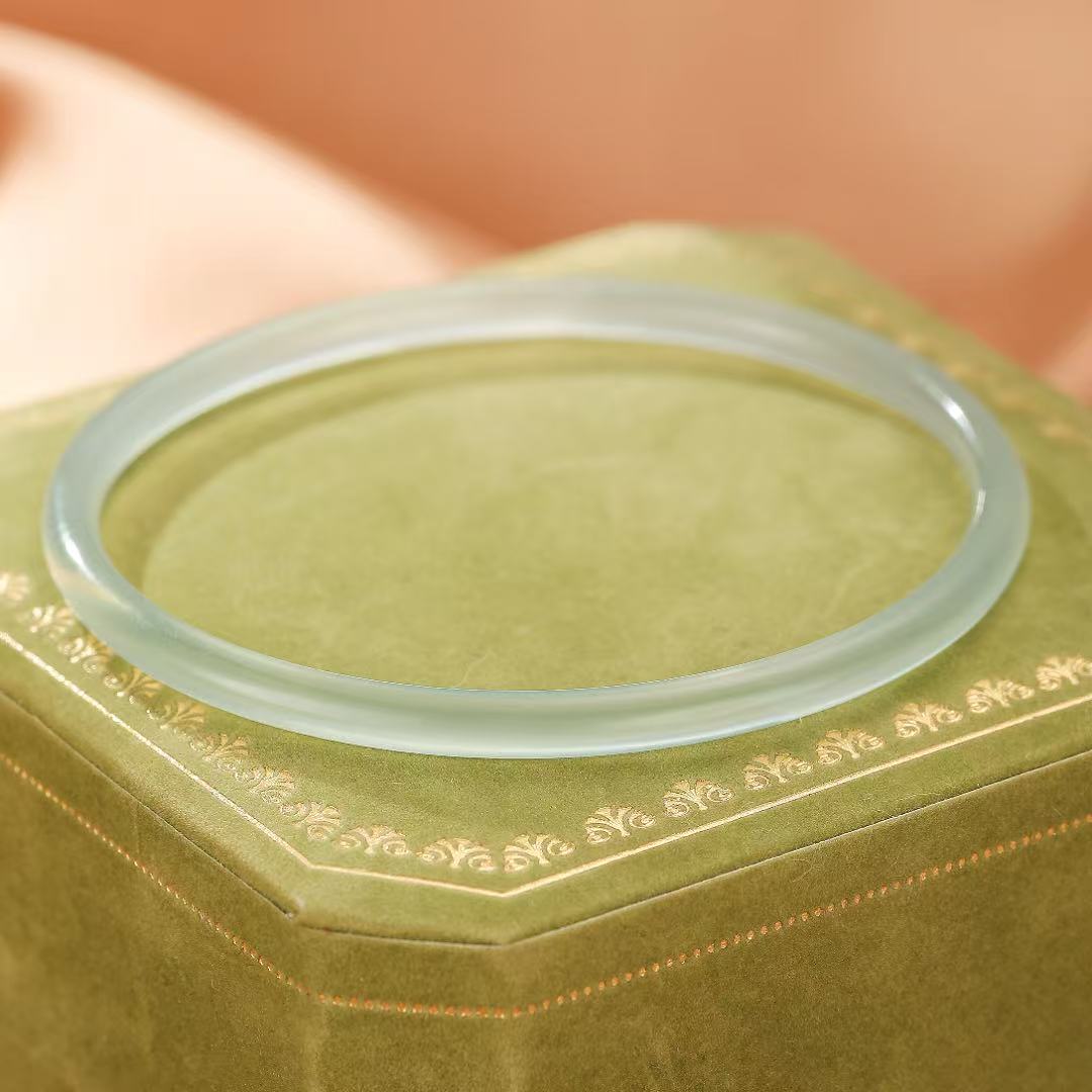 Bracelet Jonc Calcédoine – Clarté Minérale